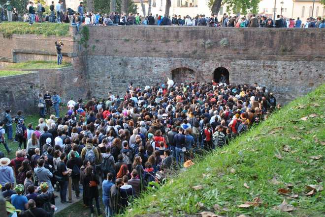 Lucca 2014: l'assalto dei 400.000 e gli atti di stupidità thumbnail
