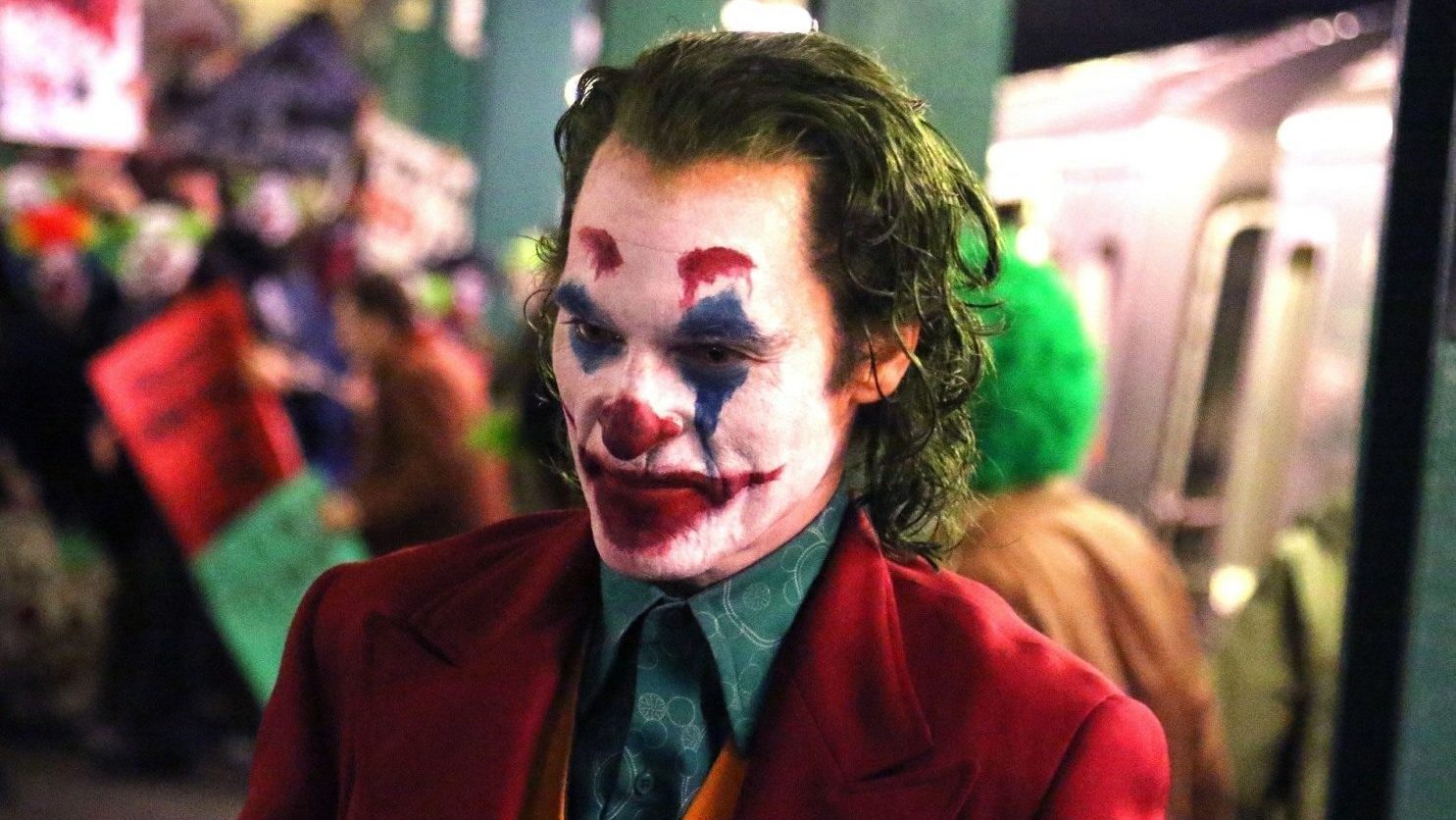 Joker: mostrata nuova foto di Joaquin Phoenix dal film thumbnail