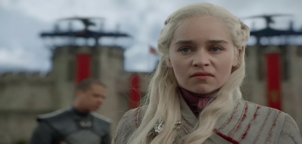 Game of Thrones 8, Emilia Clarke arrabbiata per il cambiamento di Daenerys Targaryen thumbnail