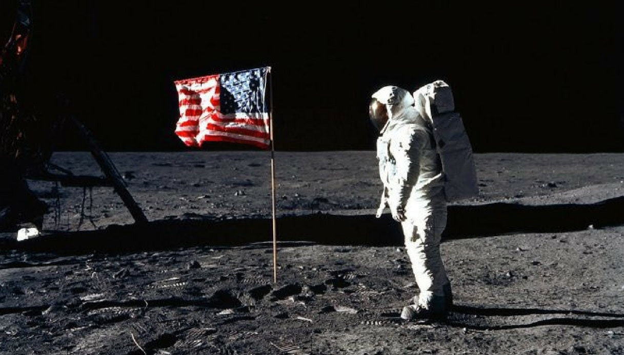 APOLLO 11: lo sbarco sulla luna arriva al cinema con immagini inedite thumbnail
