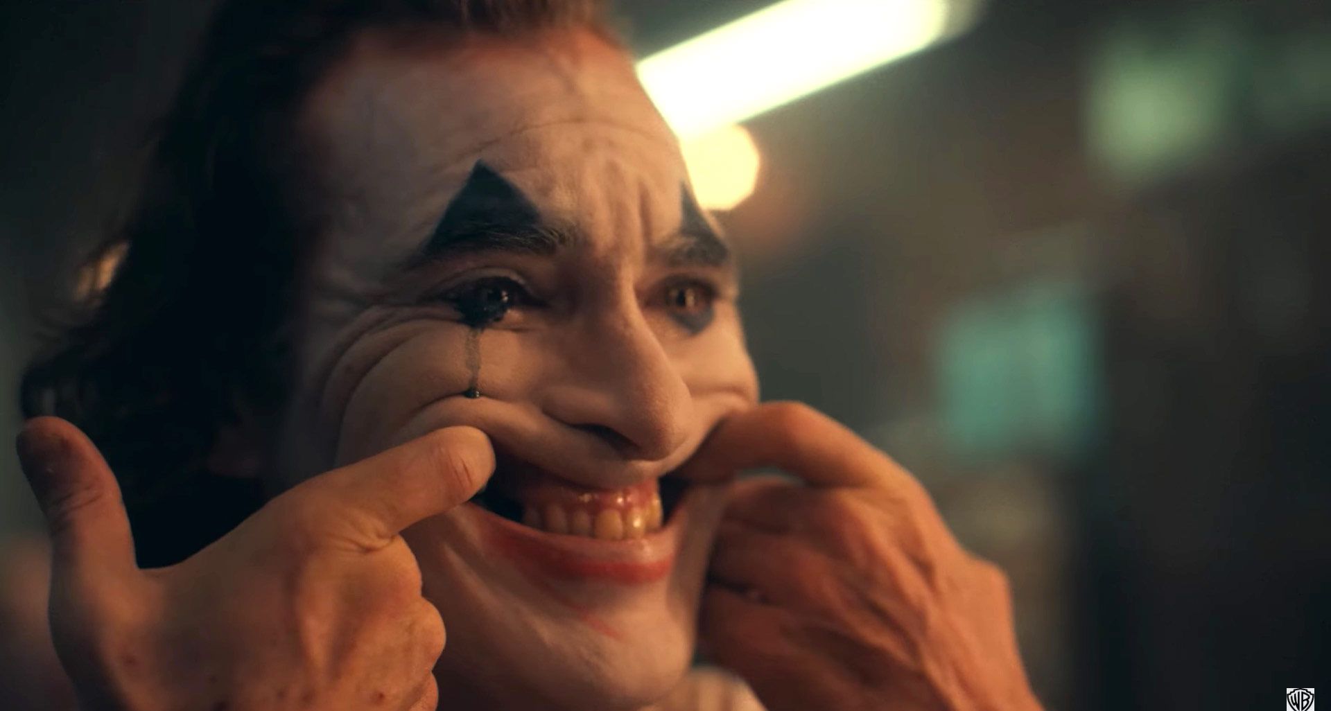 Joker: Joaquin Phoenix abbandona un'intervista thumbnail