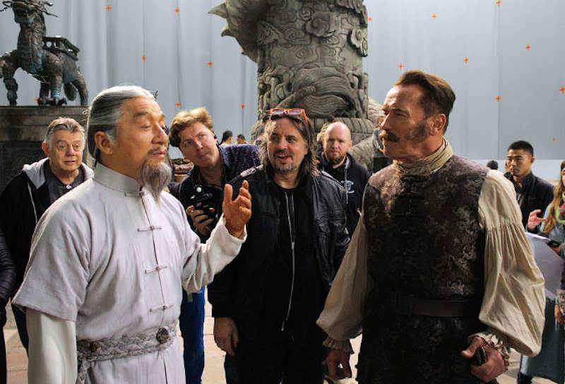 Rivelata la data di uscita del film con Schwarzenegger e Jackie Chan thumbnail