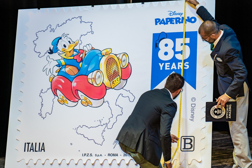 Guinness World Record, a Lucca un francobollo di Paperino da record thumbnail
