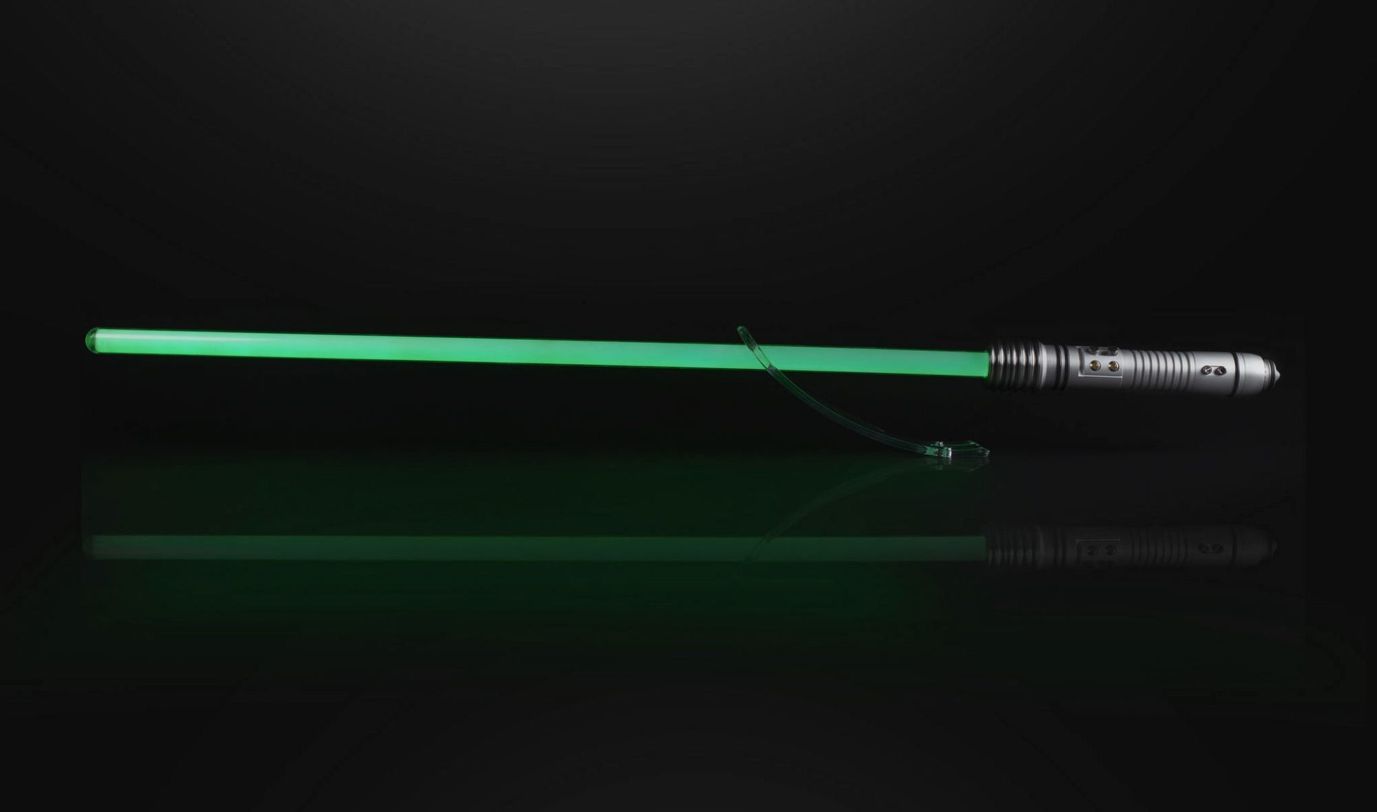 Star Wars: in vendita la copia della spada laser di Kit Fisto thumbnail