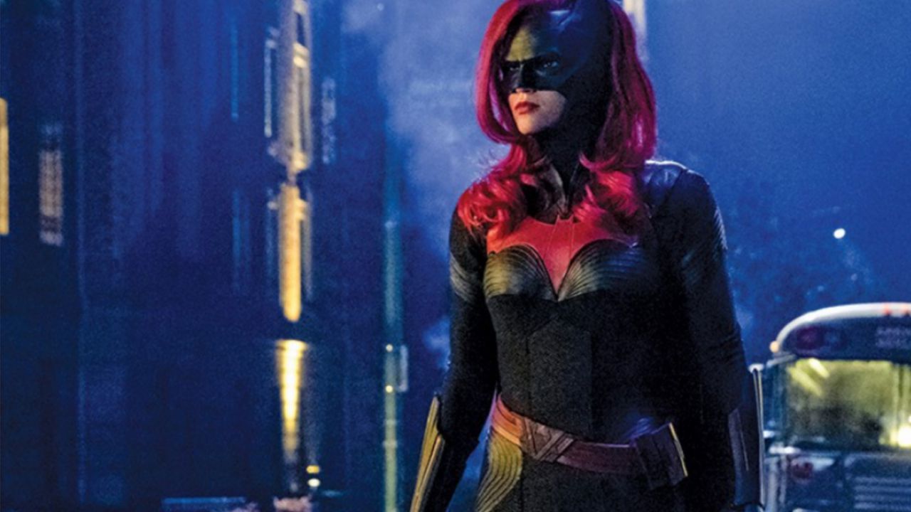Batwoman: spiegate le ragioni del cambio di protagonista thumbnail