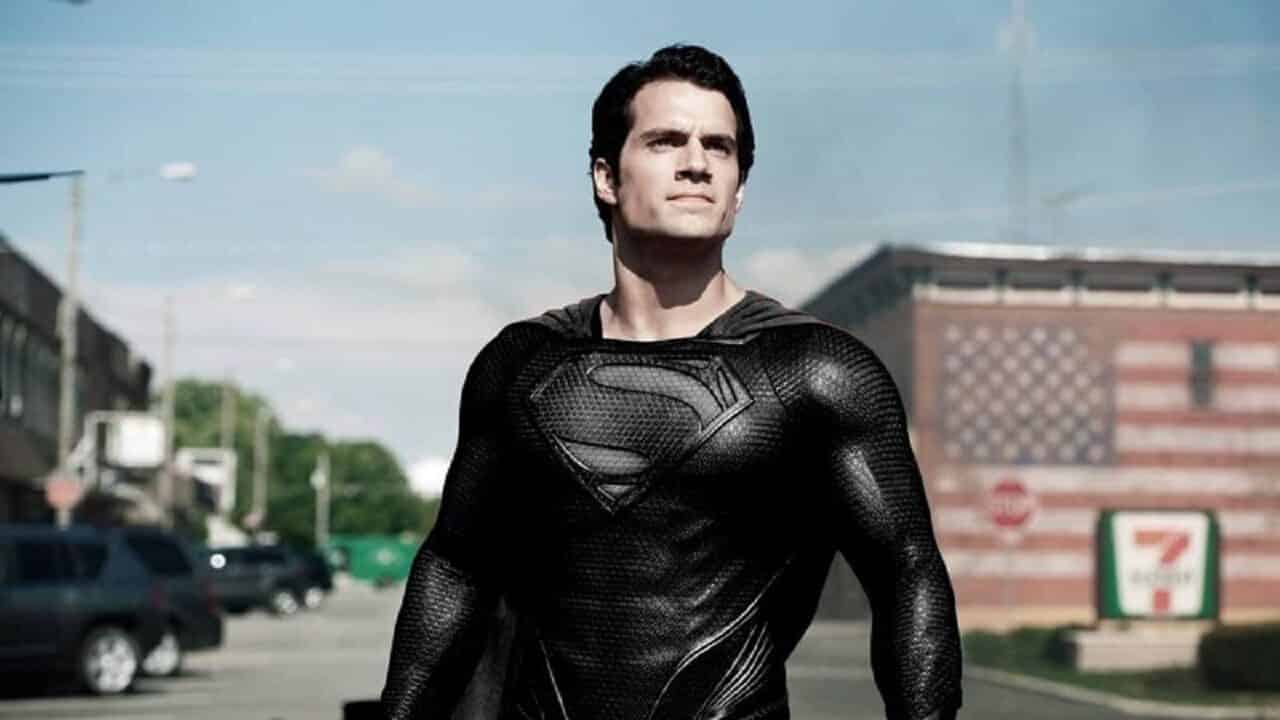 Superman col costume nero in un video della Snyder Cut thumbnail