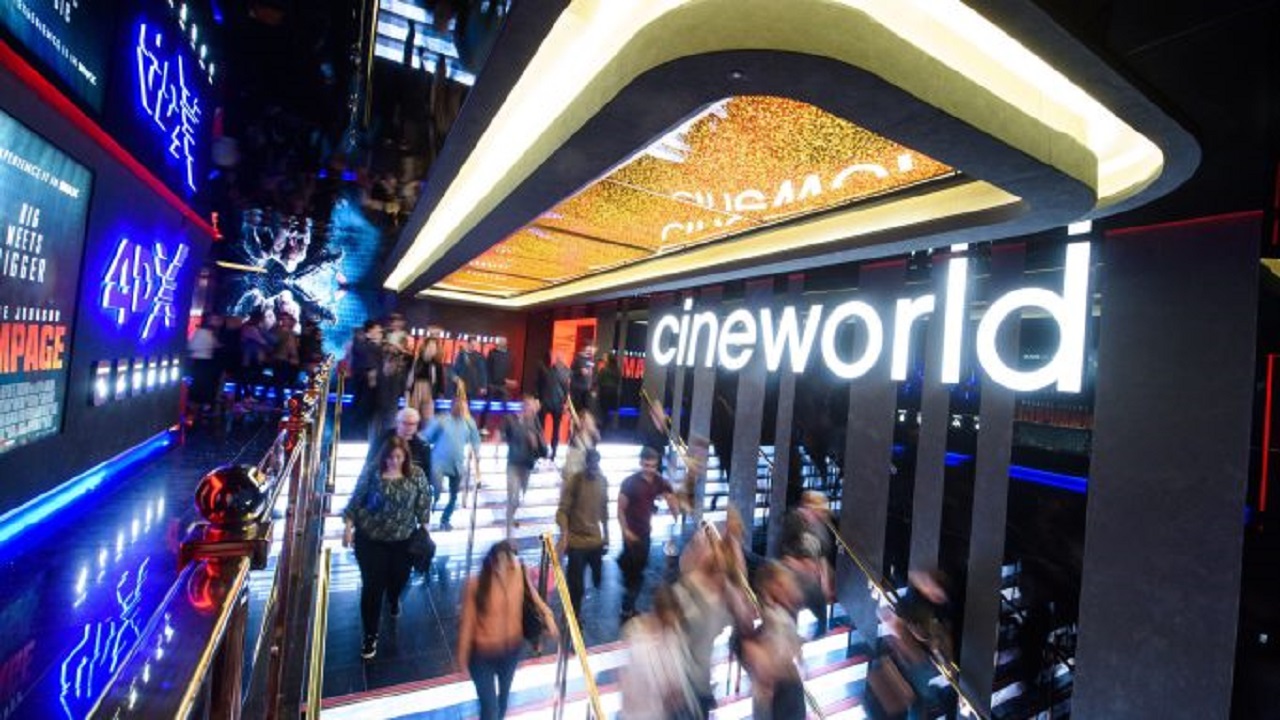 Cineworld sospende l'attività in Regno Unito e USA thumbnail
