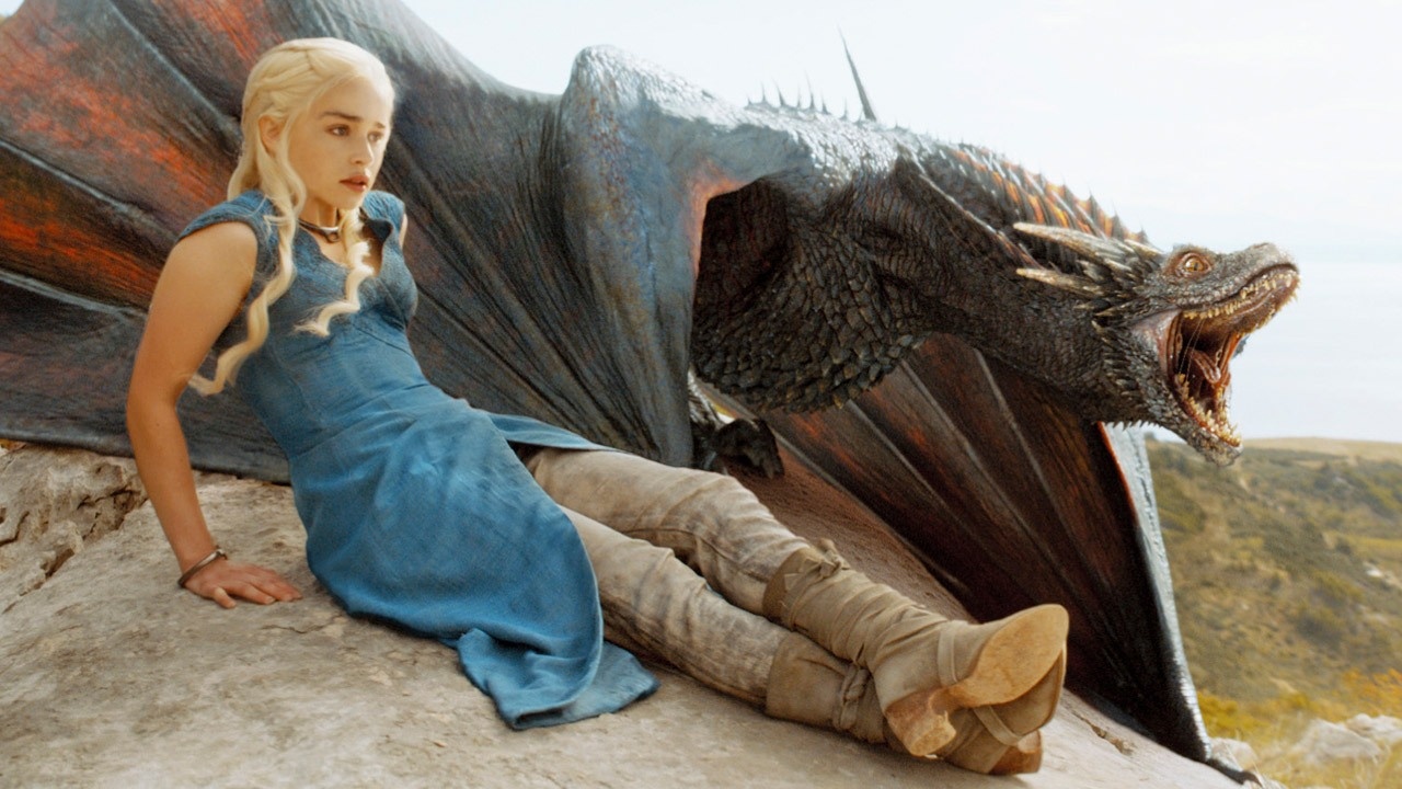 Game of Thrones: Emilia Clarke svela la sua teoria su Drogon thumbnail