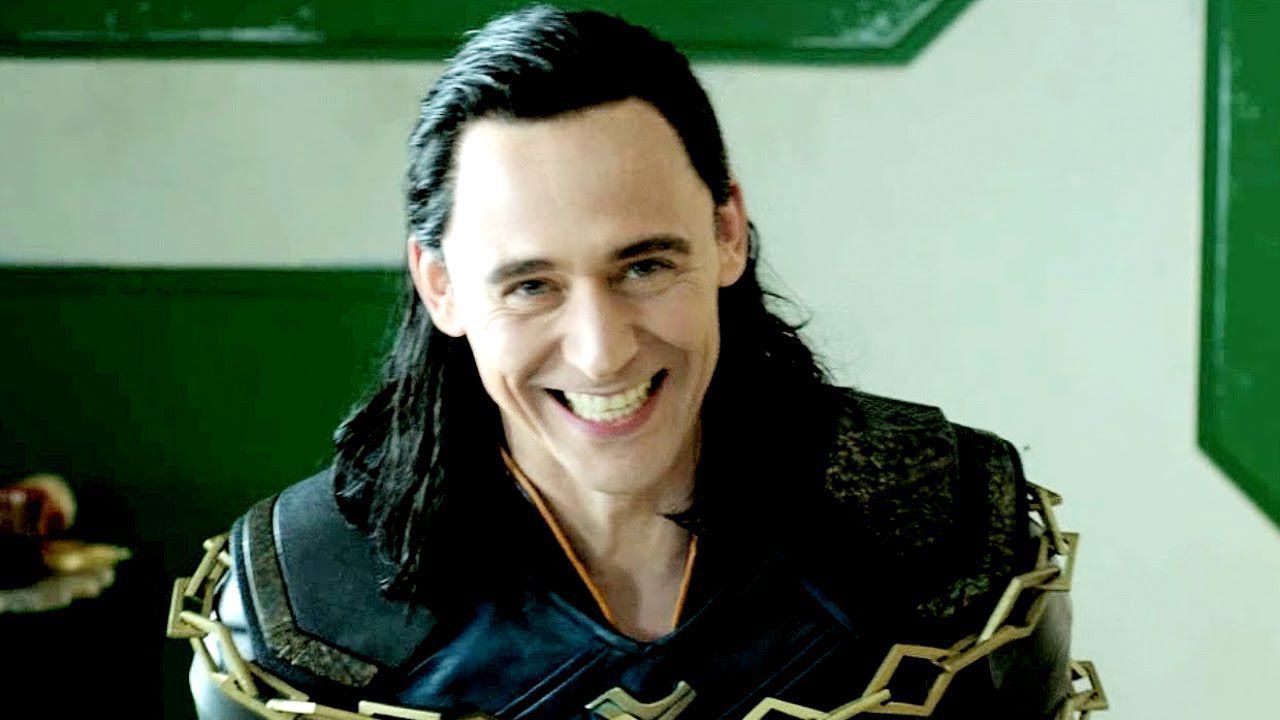 Tom Hiddleston spiega la storia di Loki in 30 secondi thumbnail