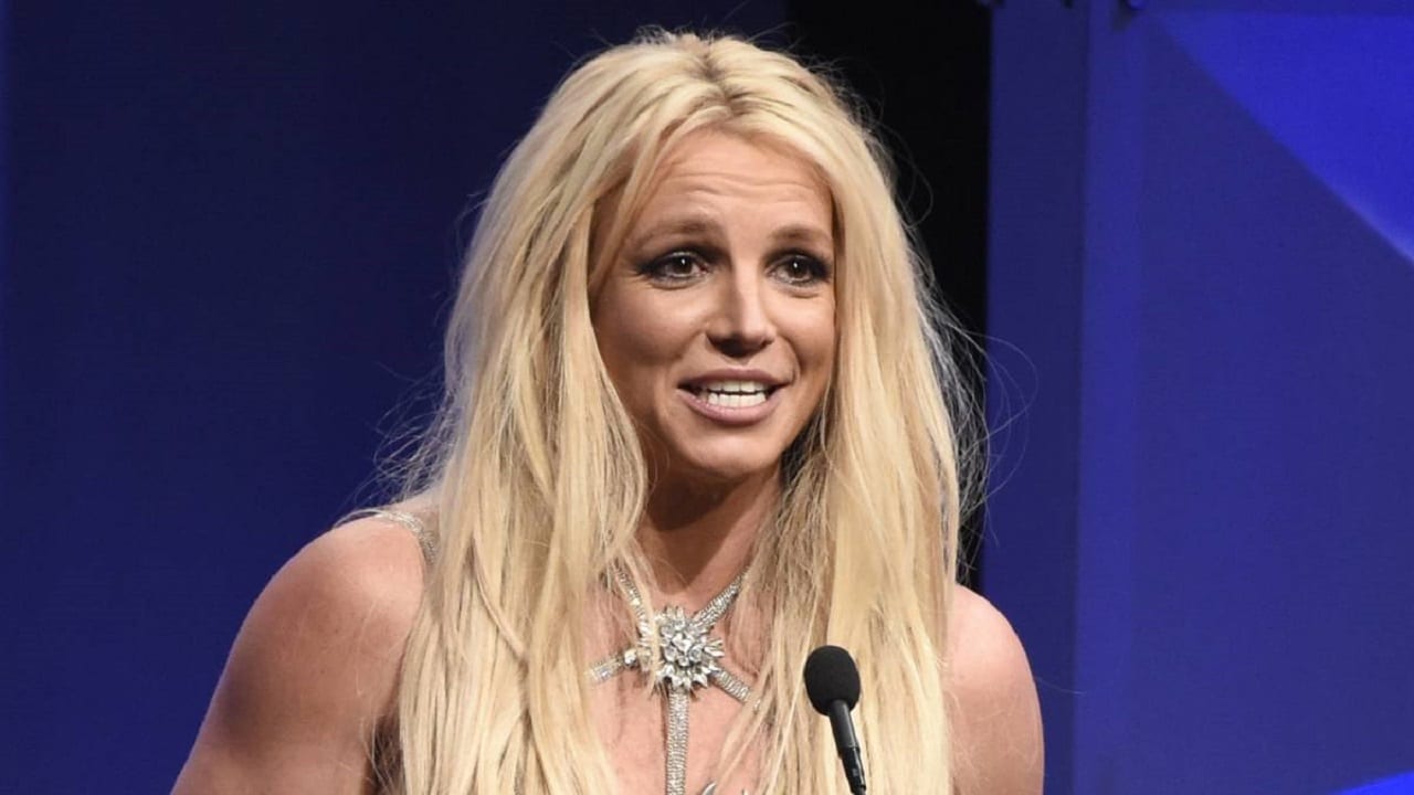 Il padre di Britney Spears rinuncia alla tutela della cantante thumbnail