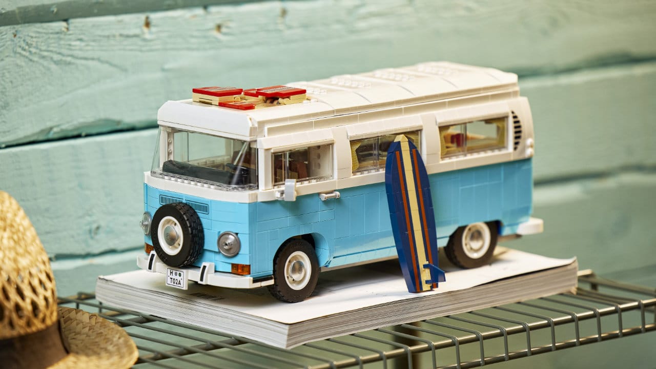 In arrivo il set LEGO del Camper van Volkswagen T2 thumbnail