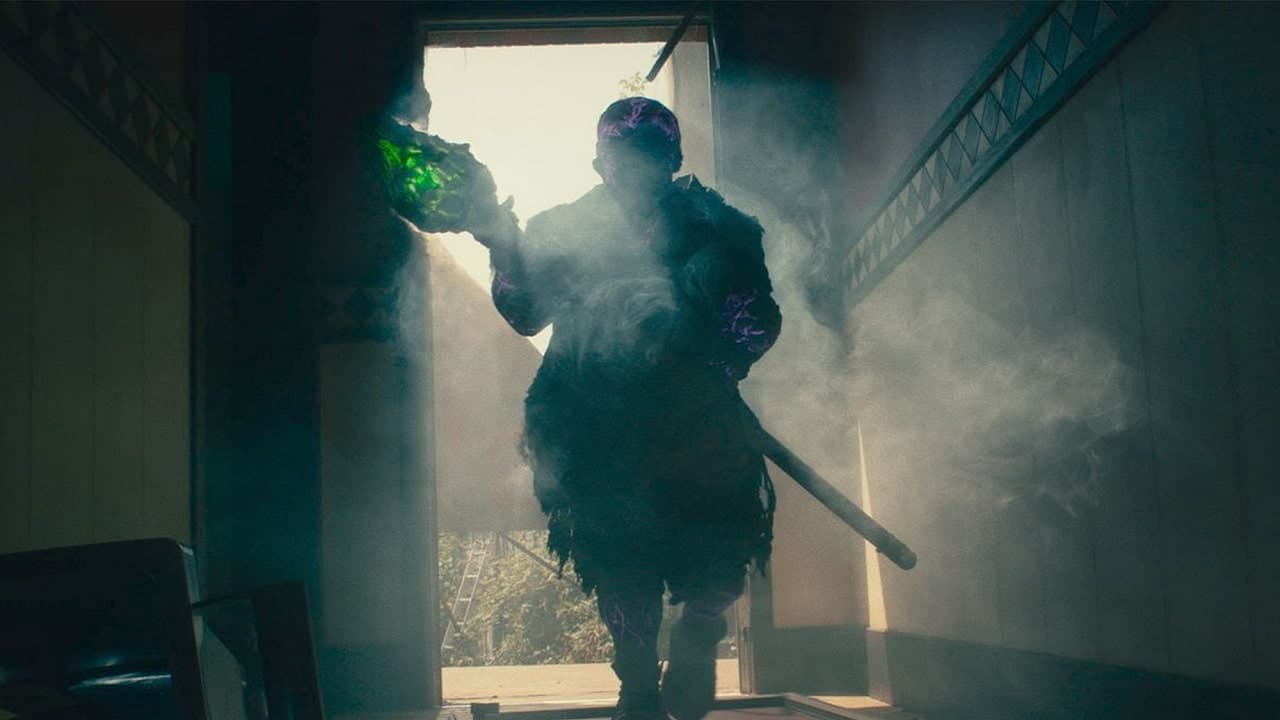 The Toxic Avenger: Elijah Wood ha un look unico nelle nuove foto del remake thumbnail