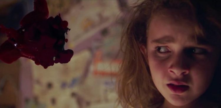 Freaks: il film horror di Zach Lipovsky si mostra in un nuovo trailer thumbnail