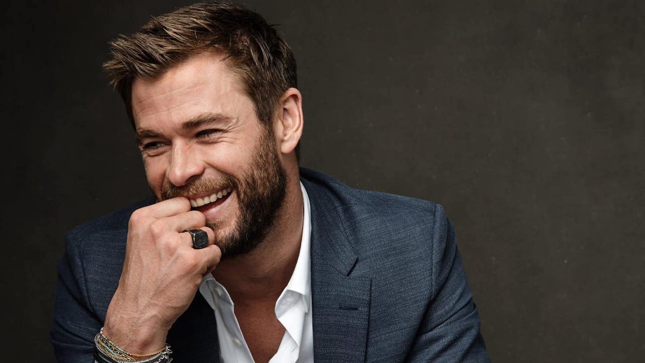 Chris Hemsworth dispensa consigli su come piangere a comando thumbnail