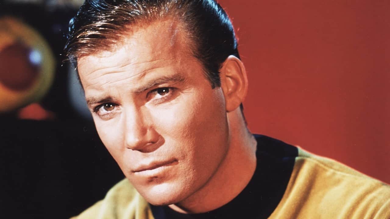 William Shatner apre a un ritorno come Kirk in Star Trek thumbnail