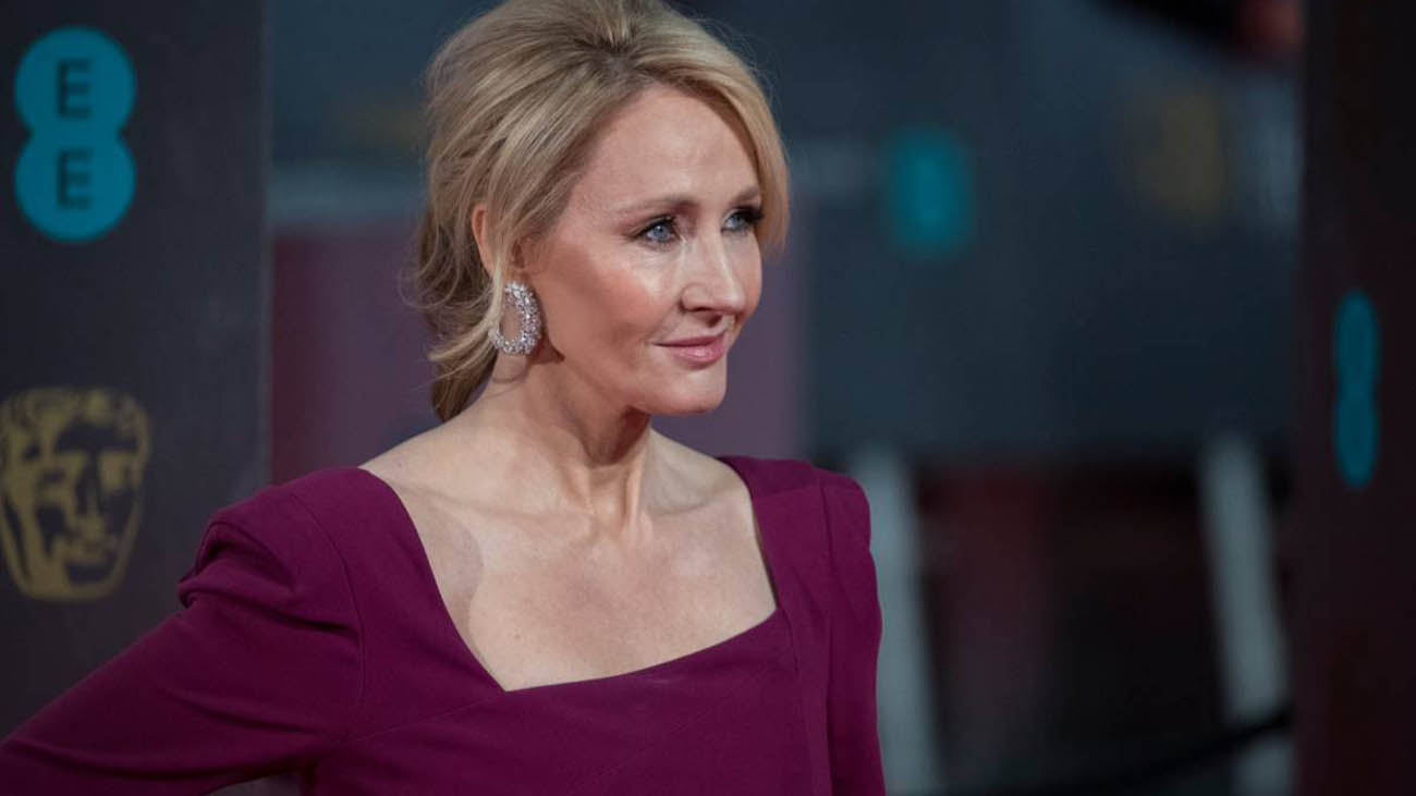 J.K. Rowling restituisce un premio umanitario dopo le contestazioni thumbnail