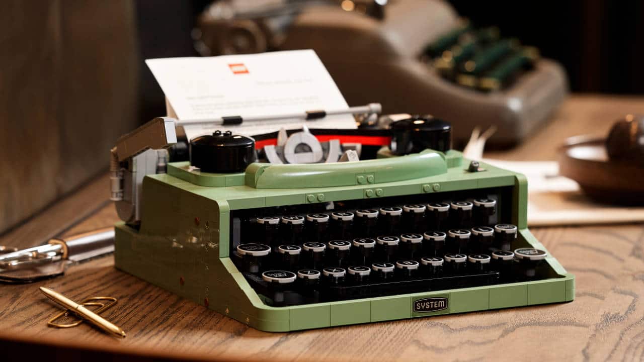 Arriva il set LEGO Ideas Typewriter - La macchina da scrivere in mattoncini thumbnail