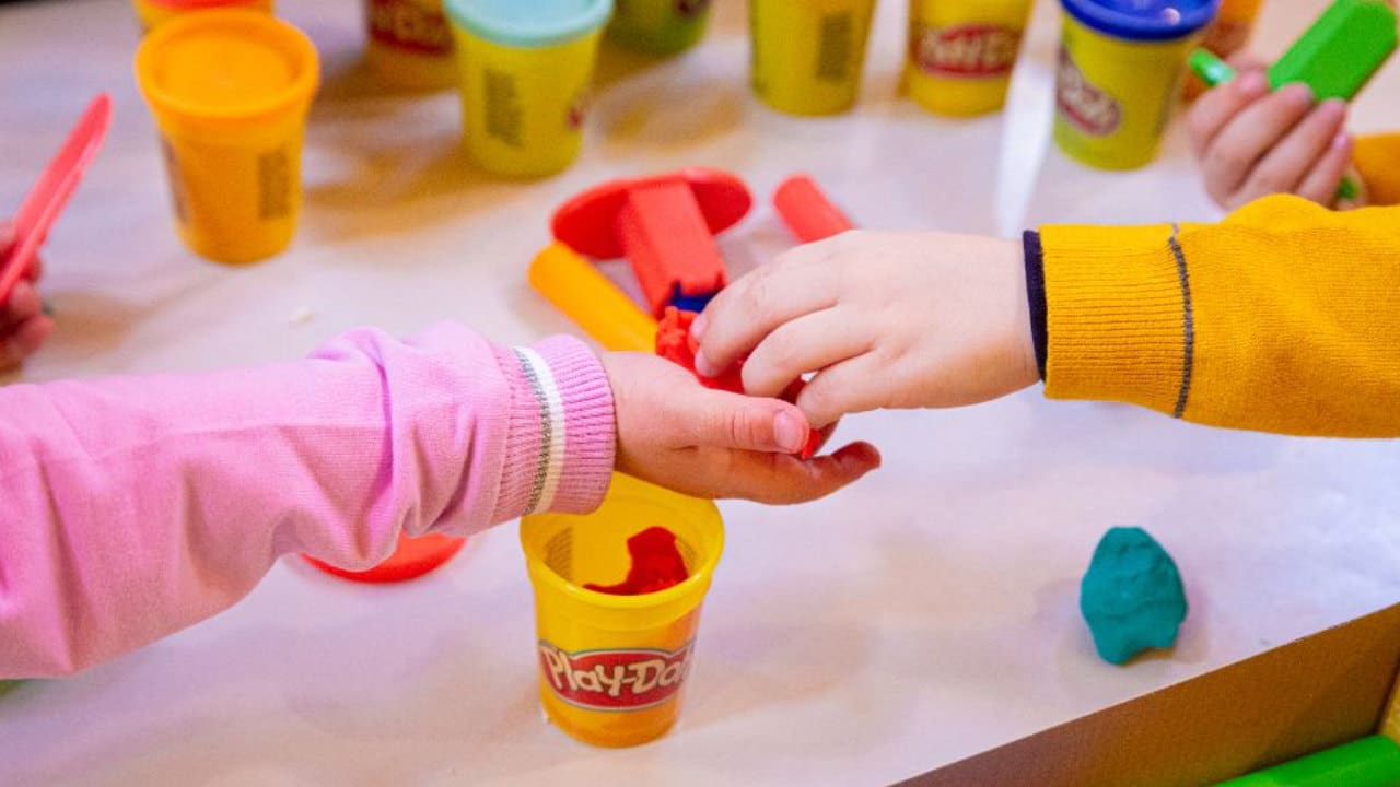 Creare con Play-Doh in occasione della Giornata nazionale del braille thumbnail